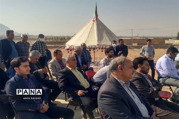 عضویت و ملبس شدن دانش‌آموزان عشایری به شال سازمان دانش‌آموزی