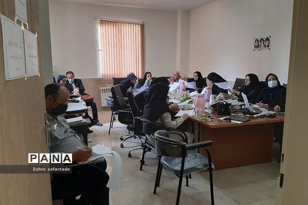 برگزاری جلسه قطب شرق گروه‌های آموزشی مقطع  ابتدایی در رودهن
