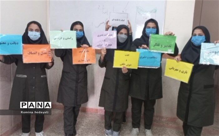 برگزاری پویش لبیک یا خامنه‌ای و اعلام وفاداری و تعهد به میهن در مدارس رودهن/ فیلم