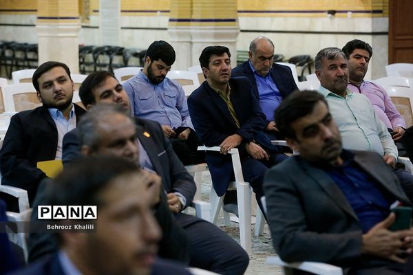 بازدید مدیران سازمان دانش‌آموزی استان‌ها از حسینیه اعظم زنجان