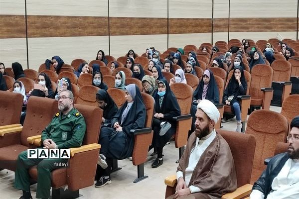 جشن بزرگ میلاد پیامبر اکرم ویژه دختران مقطع متوسطه اول و دوم در کانون‌ مفتح اردستان