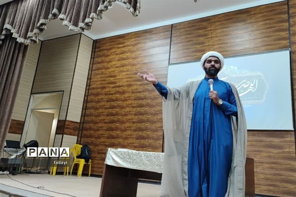 جشن بزرگ میلاد پیامبر اکرم ویژه دختران مقطع متوسطه اول و دوم در کانون‌ مفتح اردستان