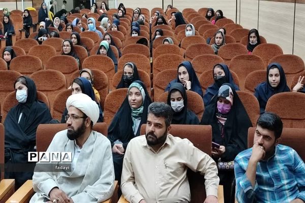 جشن بزرگ میلاد پیامبر اکرم ویژه دختران مقطع متوسطه اول و دوم در کانون‌ مفتح اردستان