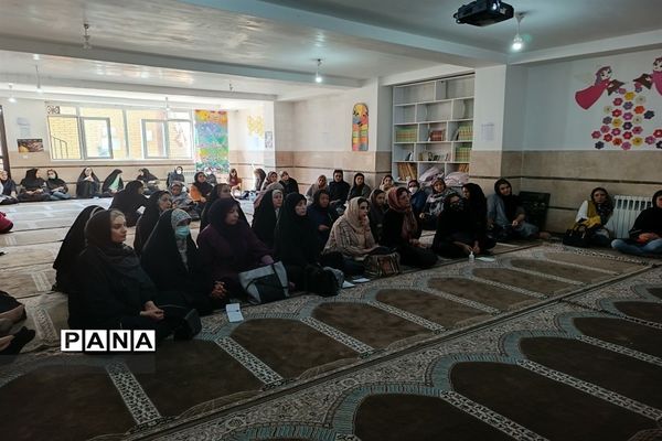 اولین مجمع عمومی انتخابات انجمن اولیا در دبیرستان بعثت ناحیه دو کرج