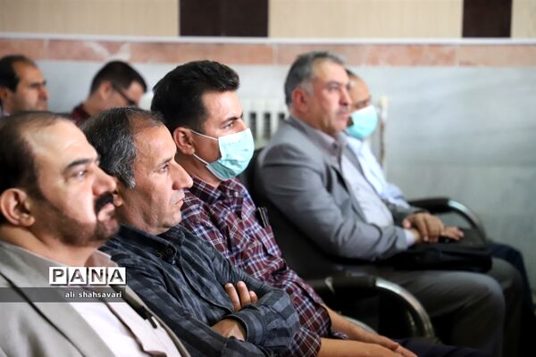 ‌نشست هم‌اندیشی مدیران مدارس ماهیدشت