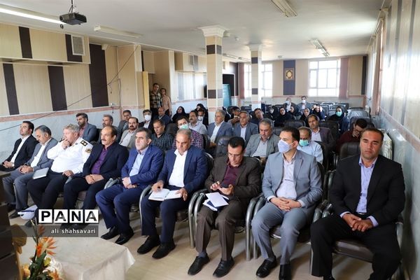 ‌نشست هم‌اندیشی مدیران مدارس ماهیدشت