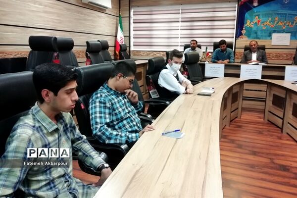 نشست تخصصی دانش‌آموزان عضو مجلس دانش‌آموزی ناحیه 2 شیراز