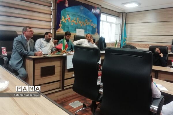 نشست تخصصی دانش‌آموزان عضو مجلس دانش‌آموزی ناحیه 2 شیراز