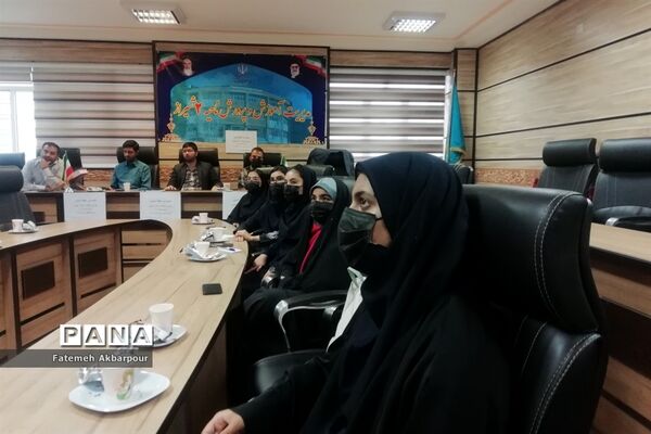 نشست تخصصی دانش‌آموزان عضو مجلس دانش‌آموزی ناحیه 2 شیراز