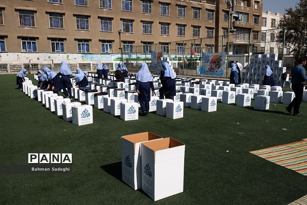 پویش «همه حاضر» در دبیرستان فرزانگان 8