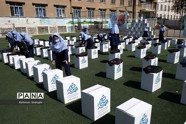 پویش «همه حاضر» در دبیرستان فرزانگان 8