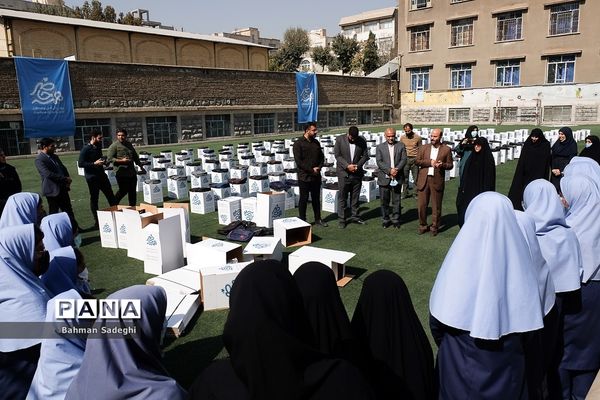 پویش «همه حاضر» در دبیرستان فرزانگان 8