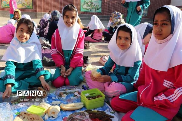 برپایی مراسم صبحانه سلامت در مدارس آباده