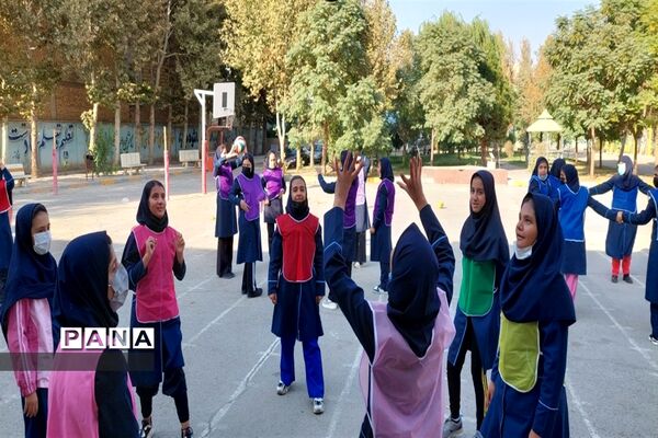 زنگ تربیت‌بدنی در دبیرستان دخترانه عصمت صفادشت