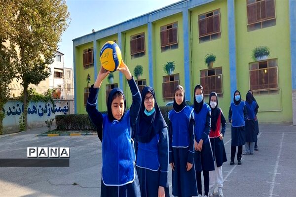 زنگ تربیت‌بدنی در دبیرستان دخترانه عصمت صفادشت