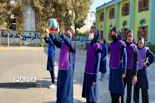 زنگ تربیت‌بدنی در دبیرستان دخترانه عصمت صفادشت