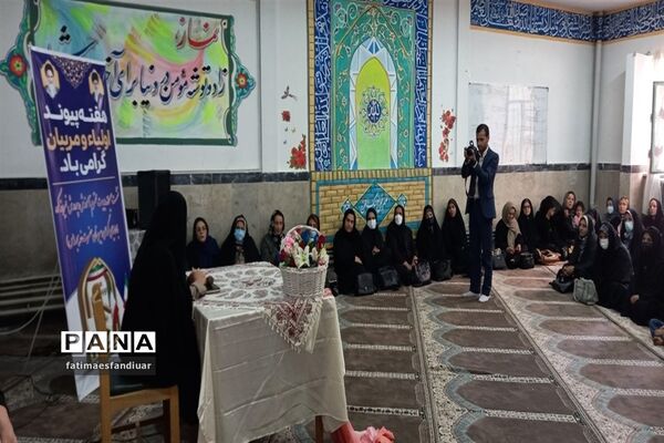 برگزاری نشست صمیمانه مدیر آموزش و پرورش فیروزکوه با اولیای دبیرستان حضرت خدیجه(س)
