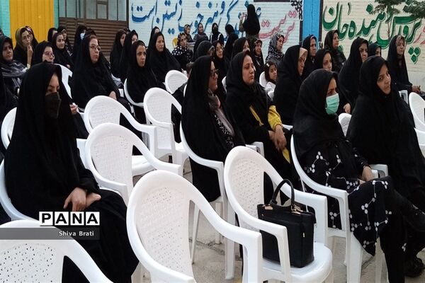 جلسه اولیا و مربیان در دبیرستان عفاف‌ کاشمر