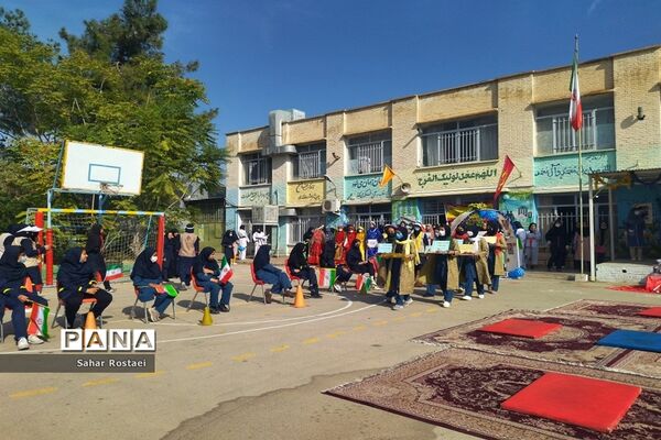 نواختن زنگ ورزش به‌مناسبت آغاز هفته تربیت‌بدنی در مدرسه شاهد فیض ناحیه ۳ شیراز
