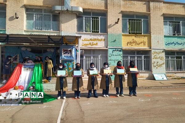 نواختن زنگ ورزش به‌مناسبت آغاز هفته تربیت‌بدنی در مدرسه شاهد فیض ناحیه ۳ شیراز