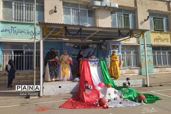 نواختن زنگ ورزش به‌مناسبت آغاز هفته تربیت‌بدنی در مدرسه شاهد فیض ناحیه ۳ شیراز