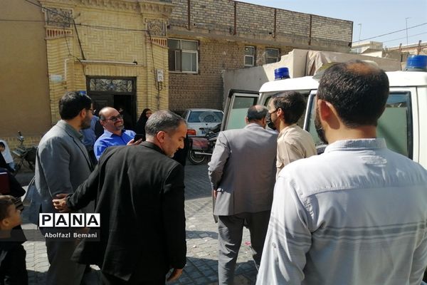 استقبال مادرانه از پیکر شهید گمنام در هنرستان برقعی قم