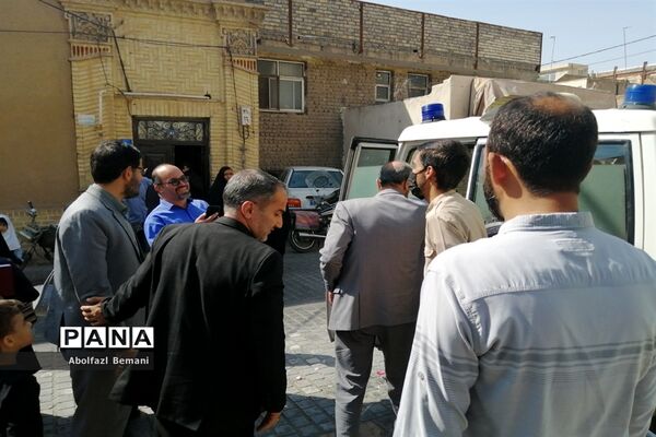 استقبال مادرانه از پیکر شهید گمنام در هنرستان برقعی قم