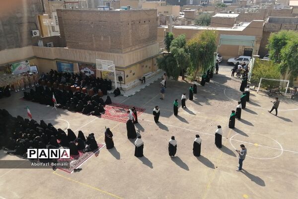استقبال مادرانه از پیکر شهید گمنام در هنرستان برقعی قم