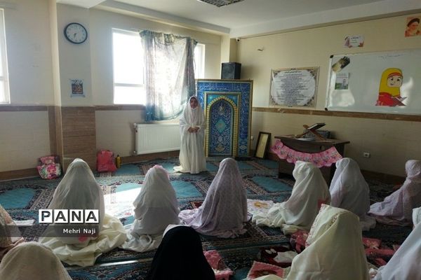 برگزاری مراسم نماز جماعت درآموزشگاه نشاط اسلامشهر