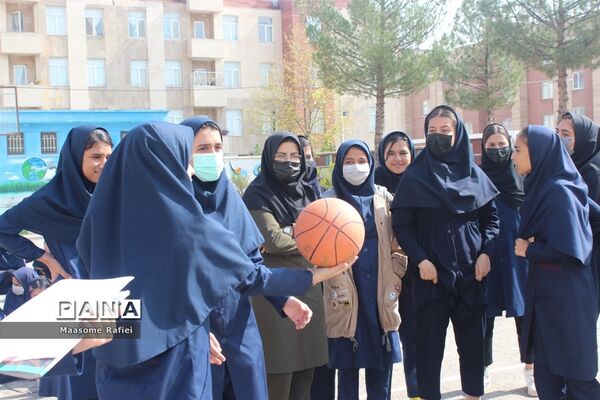 برگزاری مسابقات ورزشی انفرادی و گروهی در دبیرستان عفاف شهرستان گلبهار