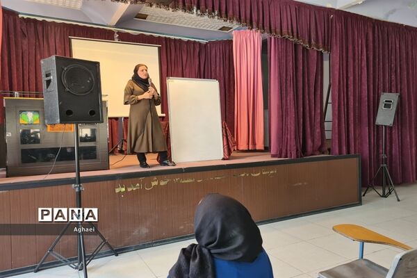 جلسه بهداشت روان در دبیرستان زینبیه