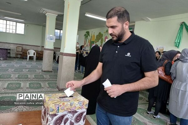 برگزاری انتخابات انجمن اولیا و مربیان در دبستان ایمان رودهن