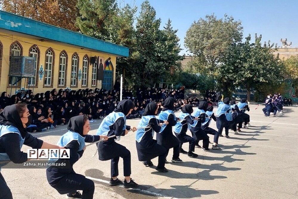 برگزاری پویش سبک زندگی سالم با تغذیه سالم در دبیرستان حجاب ناحیه یک شهرری
