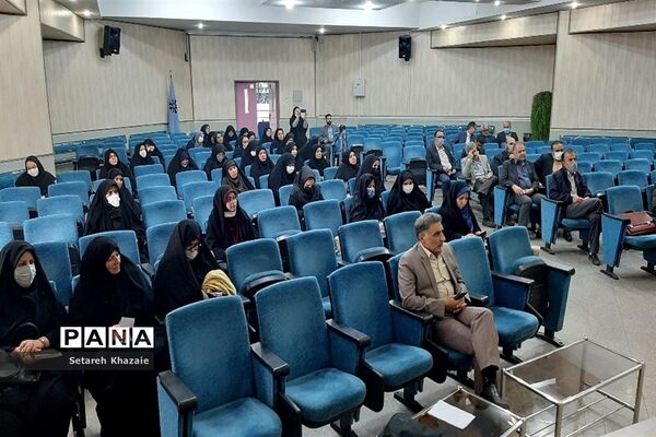 جلسه توجیهی و دوره ضمن خدمت مربیان و معاونان پرورشی مدارس متوسطه ناحیه۶