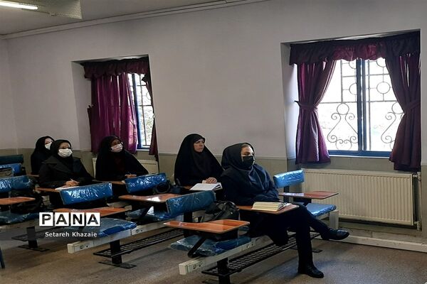 جلسه توجیهی و دوره ضمن خدمت مربیان و معاونان پرورشی مدارس متوسطه ناحیه۶