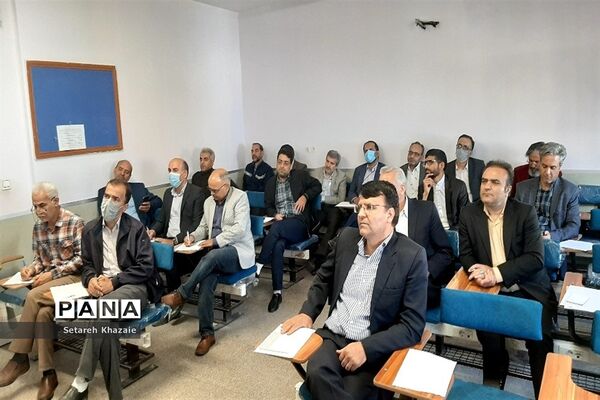 جلسه توجیهی و دوره ضمن خدمت مربیان و معاونان پرورشی مدارس متوسطه ناحیه۶