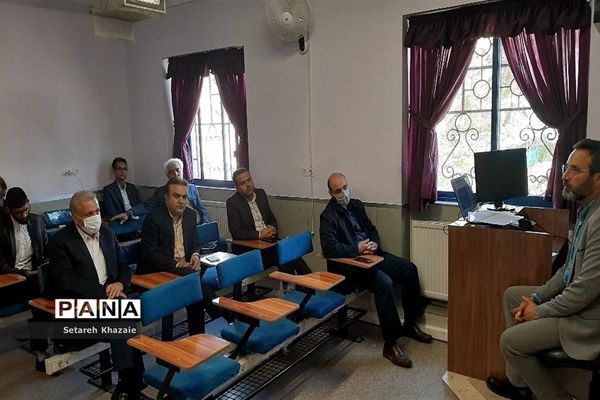 جلسه توجیهی و دوره ضمن خدمت مربیان و معاونان پرورشی مدارس متوسطه ناحیه۶