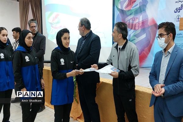 آیین تجلیل از برگزیدگان جشنواره «سکوی ایران قوی» در شهرستان سمنان