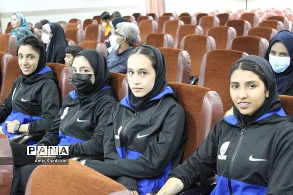 آیین تجلیل از برگزیدگان جشنواره «سکوی ایران قوی» در شهرستان سمنان