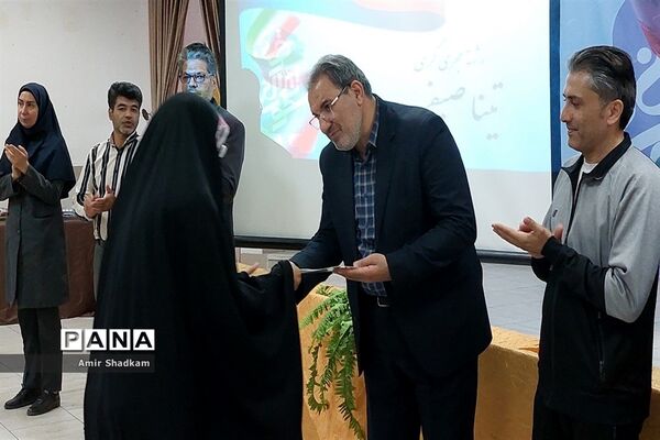 آیین تجلیل از برگزیدگان جشنواره «سکوی ایران قوی» در شهرستان سمنان