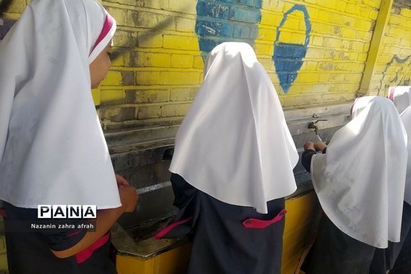 زنگ‌ نماز در دبستان شهید سجادیان رودهن