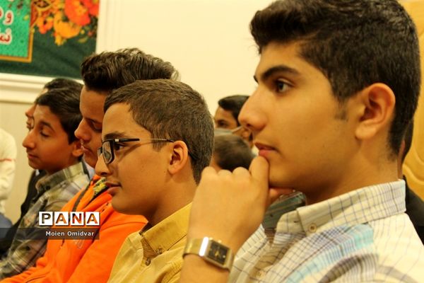 نشست هم‌اندیشی و پرسش و پاسخ تشکل‌های دانش‌آموزی در کاشمر