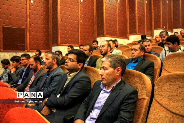 آیین تجلیل از دانش‌آموزان قهرمان، پیشکسوتان و معلمان برتر تربیت‌بدنی استان زنجان