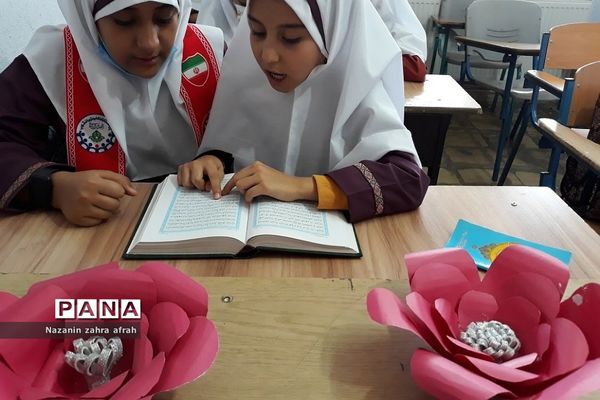 برگزاری محفل انس با قرآن در مدارس رودهن