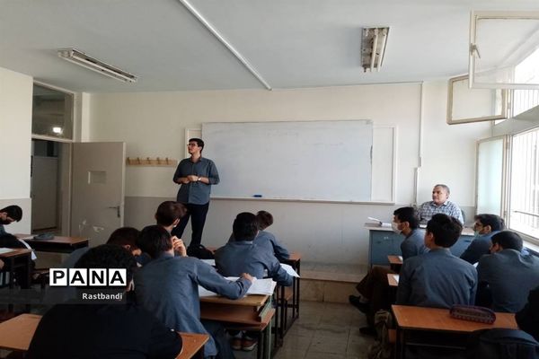 تقویت روحیه خودباوری دانش‌آموزان دبیرستان فرهنگ عرفان منطقه ۱۳