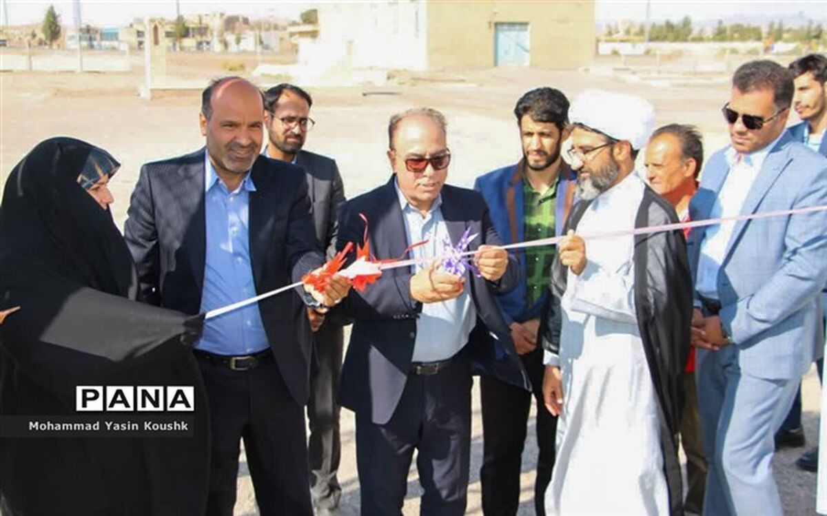 زمین چمن مصنوعی مجموعه ورزشی محمدیه نایین افتتاح شد
