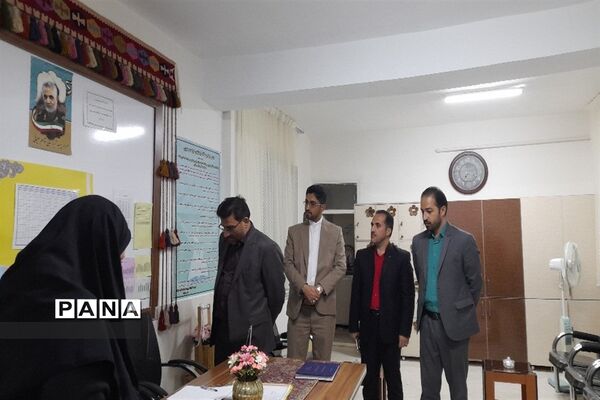 بازدید معاون آموزش متوسطه اداره‌کل آموزش و پرورش استان خراسان جنوبی از مدارس شبانه‌روزی شهر مود