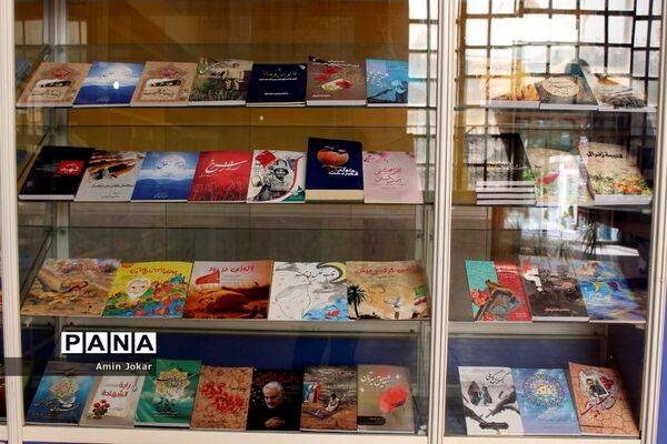 افتتاح بخش کتاب دفاع مقدس در کتابخانه دانش‌آموزی شهر شیراز