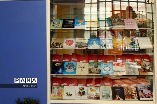 افتتاح بخش کتاب دفاع مقدس در کتابخانه دانش‌آموزی شهر شیراز