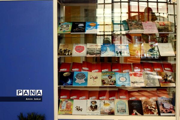 افتتاح بخش کتاب دفاع مقدس در کتابخانه دانش‌آموزی شهر شیراز